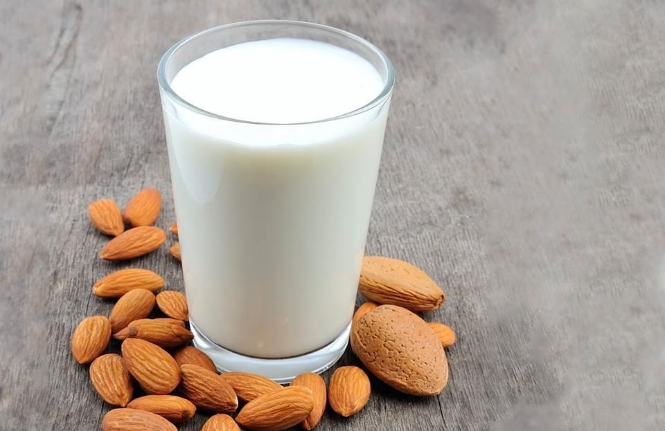 latte di mandorle